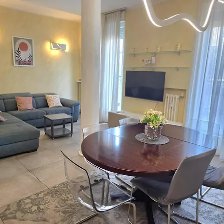 Glamorous Terrace Excl 3bdr A 300mt Da * Mediolan