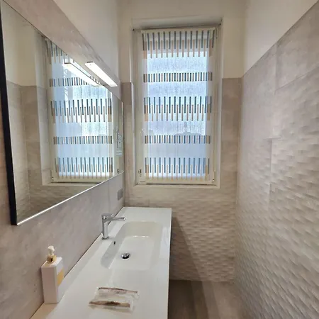Apartamento Glamorous Terrace Excl 3bdr A 300mt Da Milão